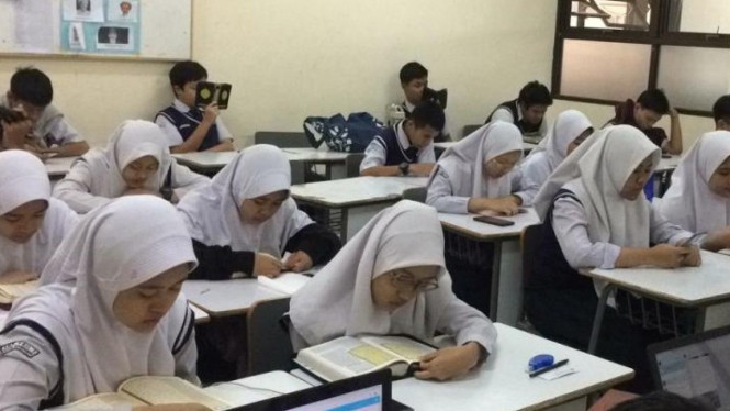 Siswa belajar nyaman di kelas