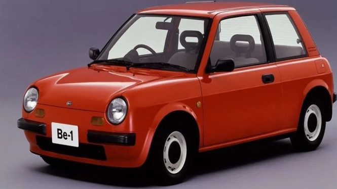 Mobil retro futuristik yang menampilkan kesan klasik