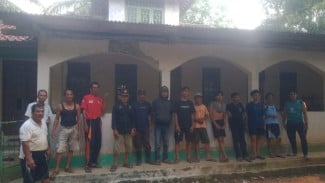 Tak Muluk, Warga Cimaraca Berharap Atap Bekas untuk Masjid