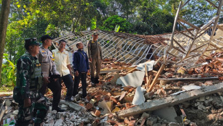Dua Ruang Kelas SDN Nagela Ambruk Diterjang Hujan Deras, Siswa Terpaksa Belajar di Majlis Ta’lim