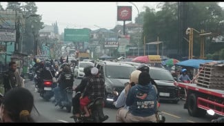 Arus Balik Padati Kawasan Pasar Cisarua Puncak Bogor