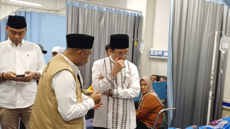 Menag Nasaruddin Umar Jenguk Korban Ambruknya Majelis Taklim di Bogor, Janjikan Renovasi dan Santunan