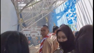 Mencekam : Atap SMKN 1 Cileungsi Ambruk Timpa Puluhan Siswa