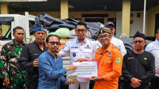 Tak Hanya Palestina, Warga Desa Bantarsari Sumbang Rp10 Juta ke Majelis Ambruk di Ciomas