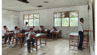 Gedung MTs Muhammadiyah Sipak Jasinga Memprihatinkan, Semangat Guru dan Siswa Tidak Pernah Surut
