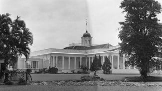 Patung Si Denok, Penunggu Abadi Istana Bogor yang Bikin Penasaran