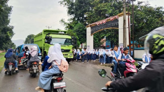 Potret Miris, Perbup Soal Jam Operasional Truk Tambang Dinilai Tak Berdaya