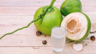Air Kelapa Tidak Selalu Aman: 6 Kelompok Orang Ini Perlu Membatasi Konsumsinya