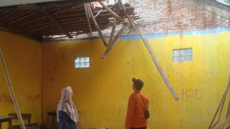 Hujan Deras Rusak Fasilitas MTs Al Muhajirin di Cigudeg