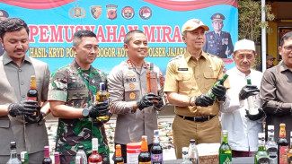 38 Ribu Botol Miras Dimusnahkan Polresta Bogor Kota
