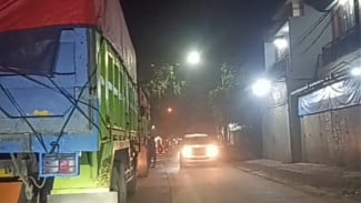 Warga Parungpanjang Berikan Bukti, Truk Tambang Masih Lalu Lalang Malam Hari