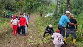 Warga Mekarwangi Gotong Royong Buka Jalan Tertutup 5 Tahun, Banu Bagaskara Desak Pemkot Bogor Bertindak