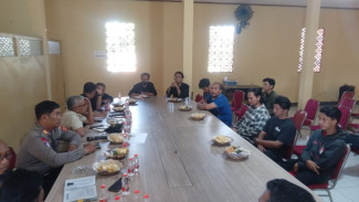 Warga Cibinong Totak Truk Tambang Melintas, Minta Dishub Tegakkan Aturan Bupati