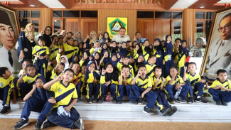 Keceriaan Siswa SDN Citeureup 02 Mengunjungi Pendopo, Rudy Susmanto Beri Motivasi untuk Masa Depan