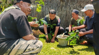 Warga Desa Gadog Tanam Pohon Alpukat Aligator untuk Kurangi Jejak Karbon dan Jaga Lingkungan