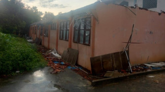 Gedung Kelas SMKN 1 Gunung Putri Ambruk Dihantam Hujan Deras, Puluhan Siswa Luka-Luka