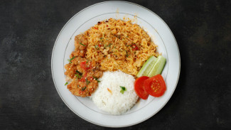 Bahaya Makan Mie Instan dengan Nasi: Fakta yang Perlu Kita Tahu