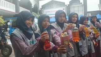 SMP IT Insantama Bogor Kumpulkan Minyak Jelantah untuk Diolah Jadi Biodiesel