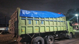 Warga Rumpin Bogor Pergoki Iringan Truk Hendak Buang Limbah B3