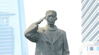 Refleksi Hari Pahlawan: Melampaui Monumen, Menemukan Pahlawan Sejati dalam Kehidupan Sehari-hari