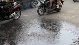 Talang Air Kedung Halang Bocor, Diduga Akibat Kerap Disundul Kendaraan Besar