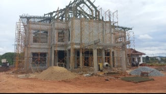 Ditengah Bahan Material Susah dan Mahal, Kontraktor Proyek Pembangunan Kantor Kecamatan Parungpanjang Optimis Selesai