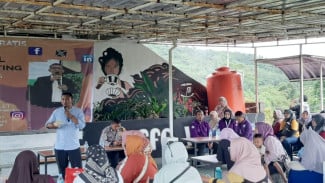 KKN di Desa Kalongliud, IAIB Ikut Peran dalam Pelatihan Digital Marketing untuk Pelaku UMKM