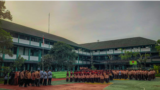 SMP IT Bina Bangsa Sejahtera Gelar Upacara Hari Guru Nasional: “Guru Kuat, Indonesia Kuat”
