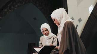 Khadijah binti Khuwailid: Pengusaha Tangguh yang Mengajarkan Bahwa Bisnis Adalah Sunnah Mulia untuk Menopang Keluarga