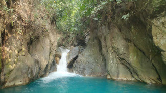 Mau Ajak Anak Trekking? Curug Leuwi Hejo Ternyata Jadi Wisata Murah & Aman untuk Keluarga!