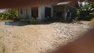 Bencana Aceh: Sepekan Pasca Banjir, Warga Pulo Lhok Berjibaku Melawan Tebalnya Lumpur di Rumah