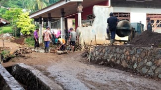 Pemdes Bantarkuning Perkuat Akses Warga: Bangun TPT dan Hotmix Jalan Desa dari BanKeu 2025