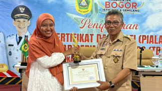 Novita Ambarwati Raih Penghargaan pada Ajang Tegar Beriman Award 2025