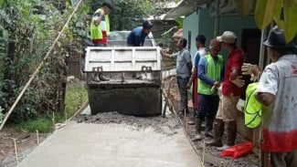 Wujudkan Jalan Desa Layak, Kades Sukadamai Apud Syaripudin Realisasikan Dana Banprov lewat Betonisasi