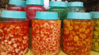 Anti Tumpah! Inilah Cara Mengemas Asinan Bogor agar Aman Dibawa sebagai Oleh-Oleh