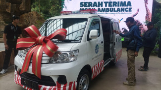 Jelang Libur Nataru, Jasa Raharja Putra Serahkan Ambulans untuk Tingkatkan Keamanan Pengunjung Taman Safari Bogor