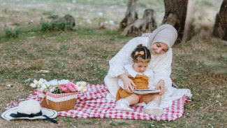 Iman di Ruang Tamu: Mengapa Hadis “Berbicara Baik atau Diam” Menjadi Fondasi Kekuatan Emosional Rumah Tangga Muslim