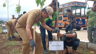 Tanam Pohon di Jalan R3, Pengingat PR Besar Kemacetan Kota Bogor