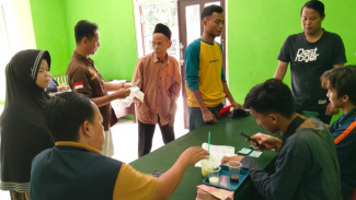BLTS Tahap II Disalurkan di Tanjungsari, Ribuan KPM Terima Bantuan Akhir Tahun