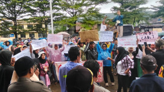 Demo Ratusan Warga di Cigudeg Ricuh, Massa Desak KDM hingga Bupati Bogor Hadir