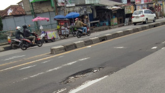 Jalan Nasional Kemang-Parung Banyak yang Berlubang, Warga Resah dan Aktivis HMI Desak Pemerintah Bertindak