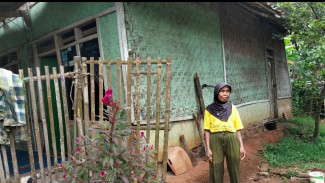 Hidup Sendiri di Gubuk Rapuh, Nenek Anih Bertahan Jadi Buruh Tani