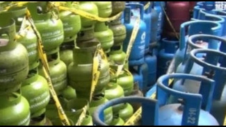 Gudang Gas Oplosan Digerebek, Dua Mobil Diangkut Polisi