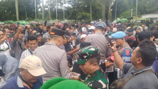 Dari Orasi ke Ngopi Bareng, Aksi Polisi Bikin Demo Angkot Bogor Kondusif