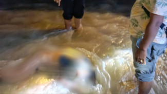 Mayat Pria Ditemukan di Sungai Cibeet Cariu, Diduga ODGJ Tanpa Identitas