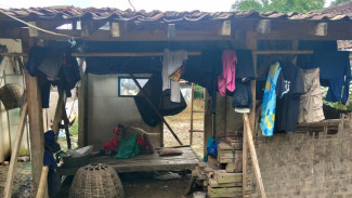 Hujan dan Angin Kencang Robohkan Rumah Nenek Ijem, Lansia 83 Tahun Alami Lumpuh