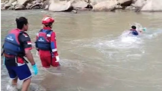 Setelah Sepekan Pencarian, Kakek Oding yang Hanyut di Sungai Cipamingkis Ditemukan Tak Bernyawa