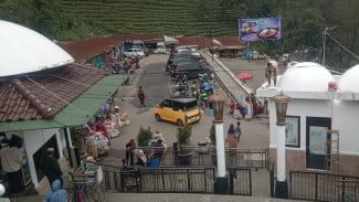 Parkir Lebih Rapi, Pedagang Akui Kawasan Masjid Atta’awun Puncak Kini Lebih Nyaman