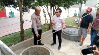 Bensin Campur Air, Kapolsek Parungpanjang Turun Langsung Lakukan Pemeriksaan SPBU
