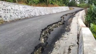 Beben Suhendar Soroti Proyek PUPR Rp14 Miliar: Baru Dua Bulan, Jalan Kabupaten Sudah Rusak Parah